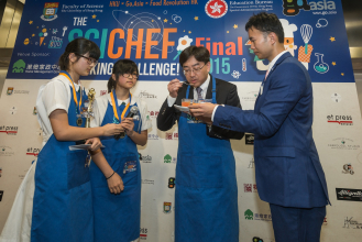 Dr. KO tasted the dish prepared by the Champions